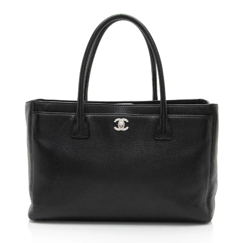 CHANEL bags with logo design -Chanel Caviar Leather Cerf Classic Executive Tote (SHF-heYZTv)