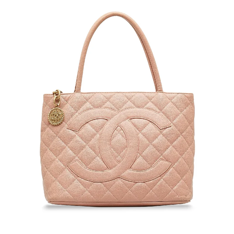 CHANEL bags with detachable pouches -Chanel Caviar Medallion Tote (SHG-EXyzJ7)