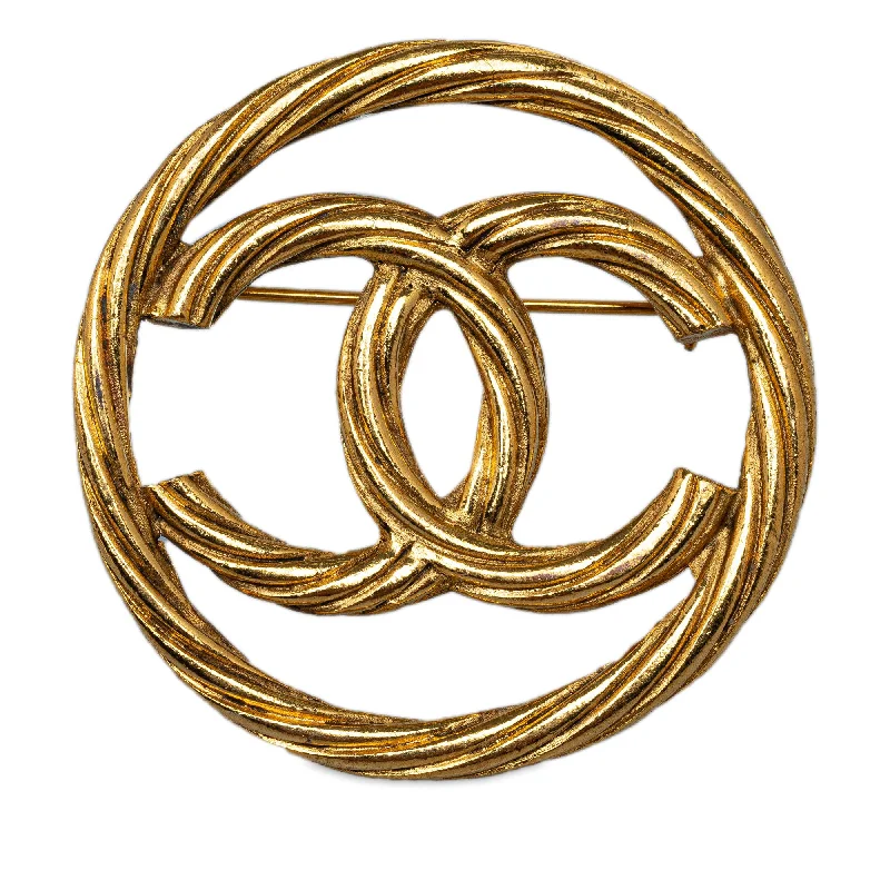 CHANEL watches with iconic face designs -Chanel CC Brooch (SHG-GAfazR)