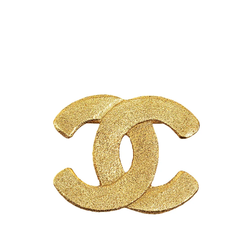 Buy CHANEL hair clips and barrettes -Chanel CC Brooch (SHG-uEbzUF)