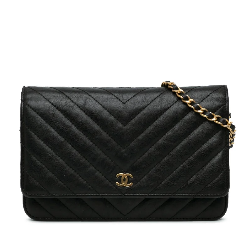 CHANEL bags with timeless appeal -Chanel CC Chevron Lambskin Wallet On Chain (SHG-68tvq5)