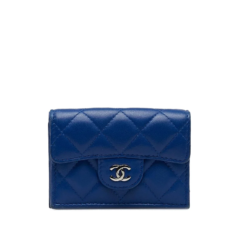 Buy CHANEL bags with premium leather -Chanel CC Lambskin Trifold Flap Wallet (SHG-pwFkiW)