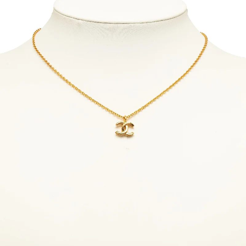 CHANEL necklaces with bold designs -Chanel CC Pendant Necklace (SHG-gw9ciR)