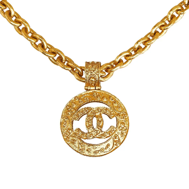 Buy CHANEL brooches with crystal embellishments -Chanel CC Pendant Necklace (SHG-N8WIPk)