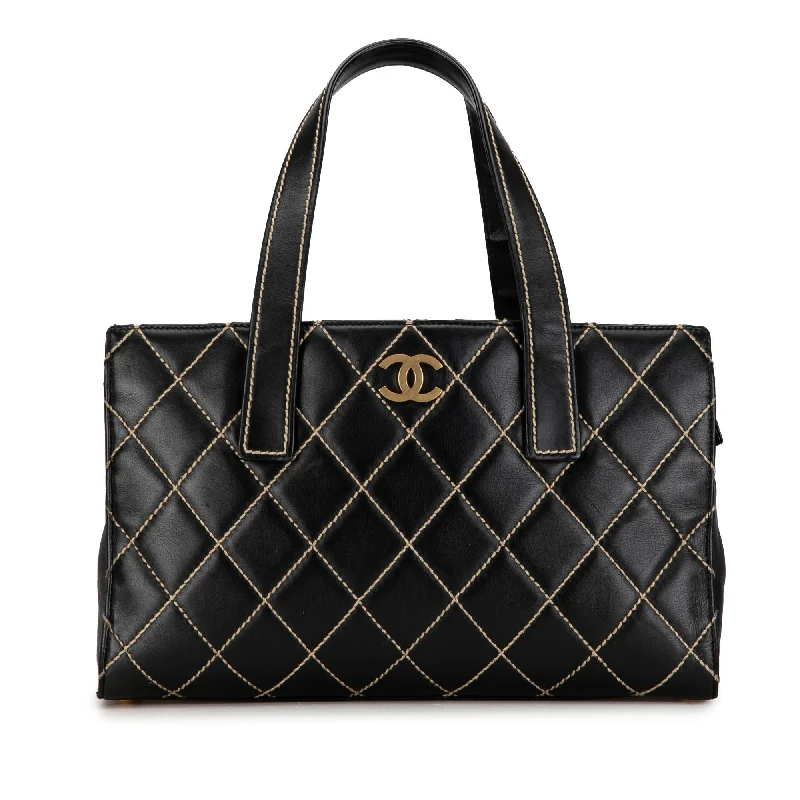 Classic CHANEL bags in modern colors -Chanel CC Wild Stitch Calfskin Tote (SHG-jhoL0S)