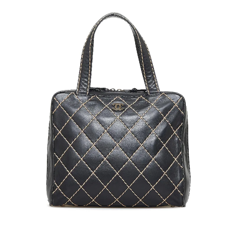 CHANEL handbags with modern aesthetic -Chanel CC Wild Stitch Handbag (SHG-vbWh5u)