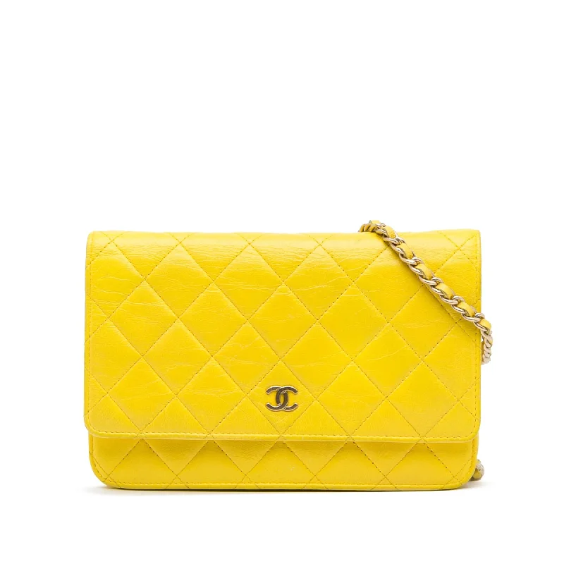 Buy CHANEL bags in exclusive designs -Chanel Classic Lambskin Wallet on Chain (SHG-G9NRRr)