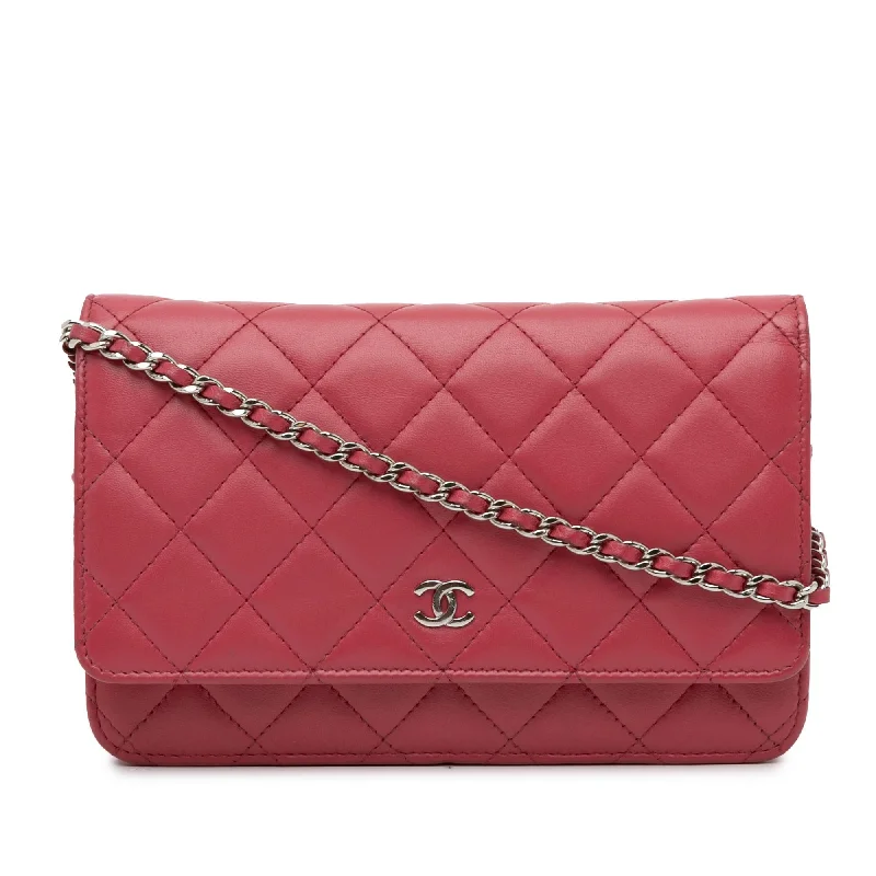 CHANEL bags with premium quilting -Chanel Classic Lambskin Wallet on Chain (SHG-kmkl8K)