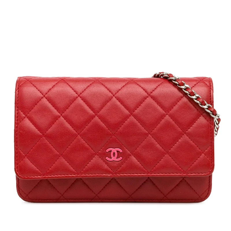 Timeless CHANEL bags with modern accents -Chanel Classic Lambskin Wallet on Chain (SHG-lnfadS)