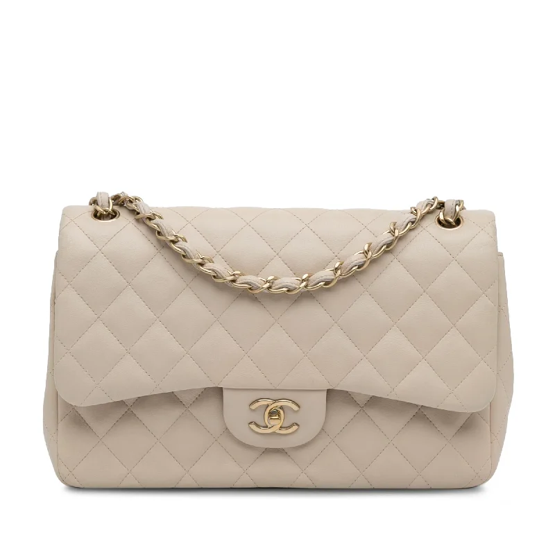 Chic and timeless CHANEL bags -Chanel Jumbo Classic Lambskin Double Flap (SHG-71EeWJ)