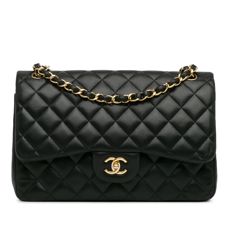 Timeless CHANEL bags with modern accents -Chanel Jumbo Classic Lambskin Double Flap (SHG-DIrJtq)