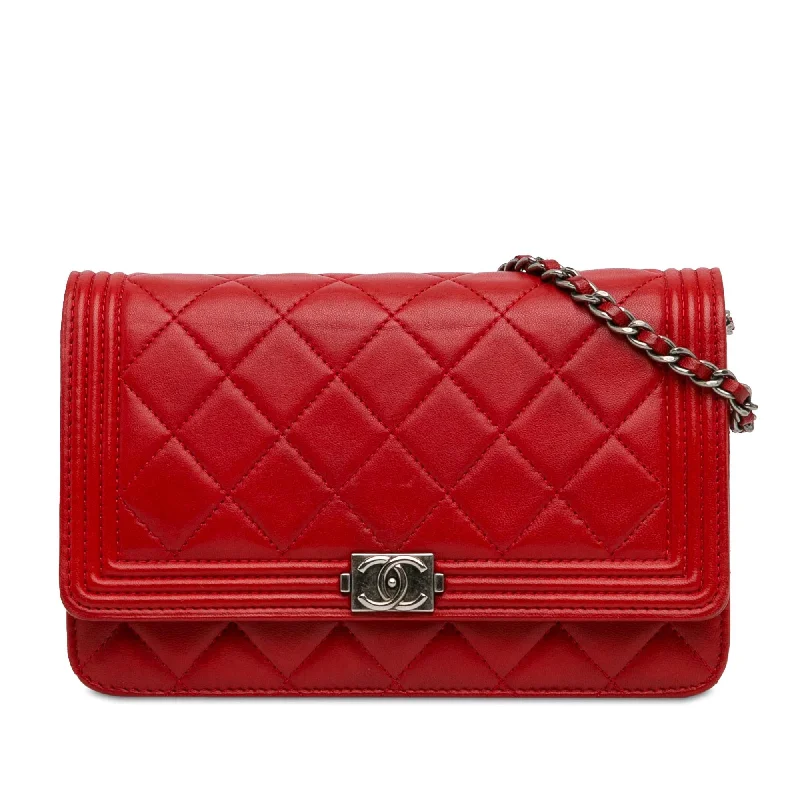 CHANEL bags with bold finishes -Chanel Lambskin Boy Wallet On Chain (SHG-WD2kyT)