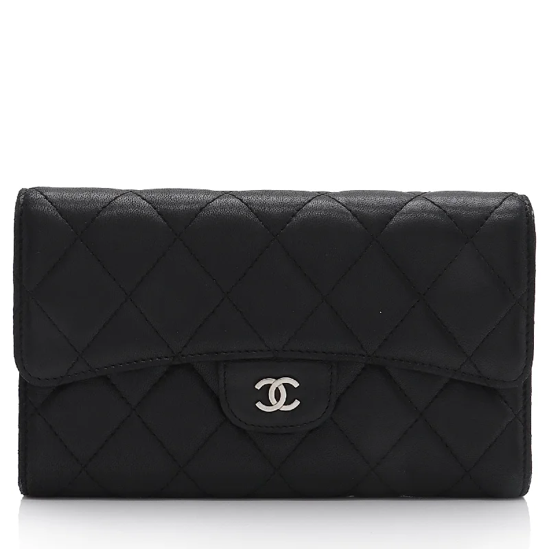 CHANEL bags with timeless appeal -Chanel Lambskin CC Tri-Fold Long Wallet (SHF-TmgtMF)