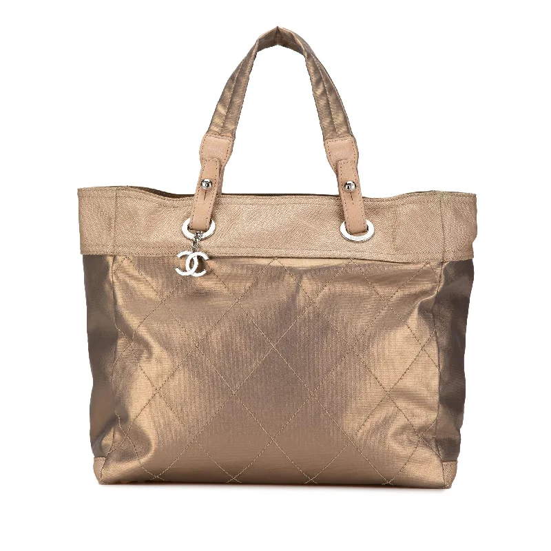 CHANEL bag with detachable chain -Chanel Large Paris Biarritz Tote (SHG-Uoj0gx)