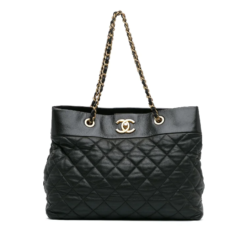 CHANEL bags with statement features -Chanel Large Soft Elegance Tote (SHG-7LdYBv)