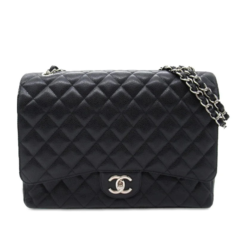 CHANEL bags with statement features -Chanel Maxi Classic Caviar Double Flap (SHG-vrfubg)