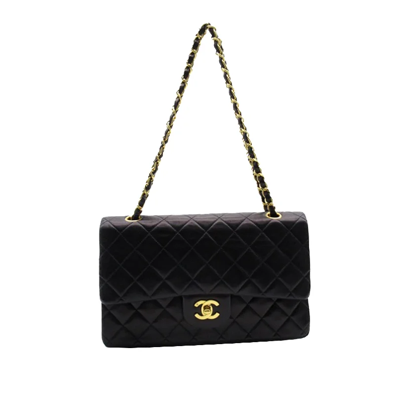 CHANEL bags with minimalist designs -Chanel Medium Classic Lambskin Double Flap (SHG-E2VzzF)