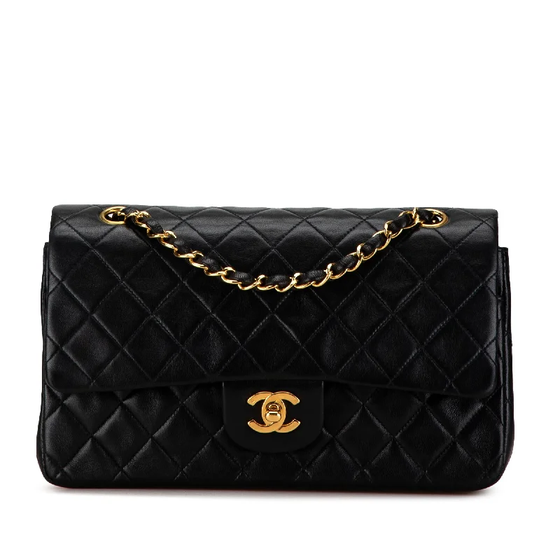 CHANEL bags with vintage look -Chanel Medium Classic Lambskin Double Flap (SHG-GpukLW)