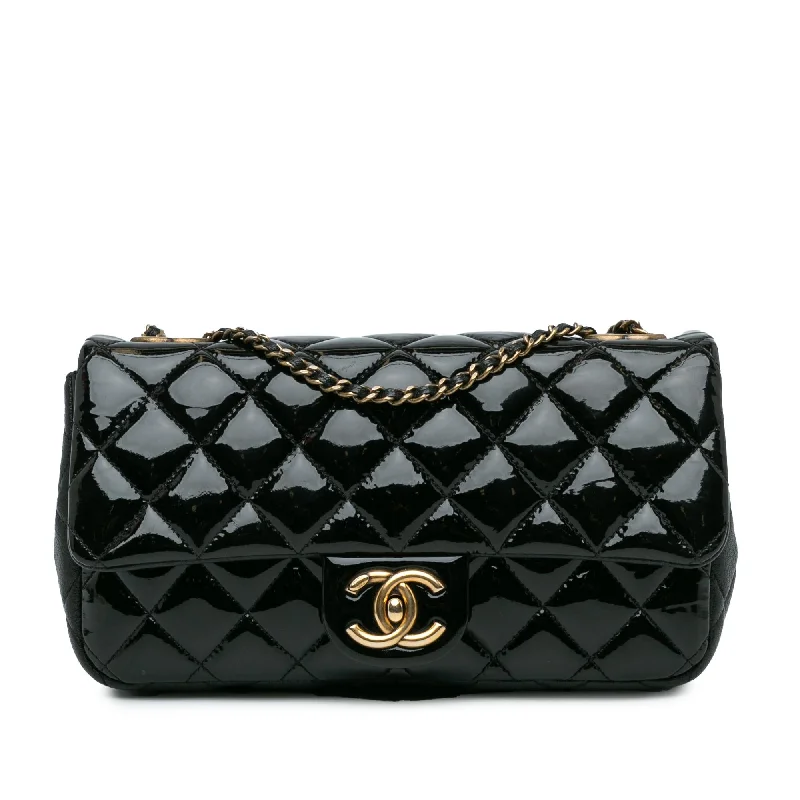 Chanel Medium Patent Goatskin CC Eyelet Flap (SHG-Xldzli)