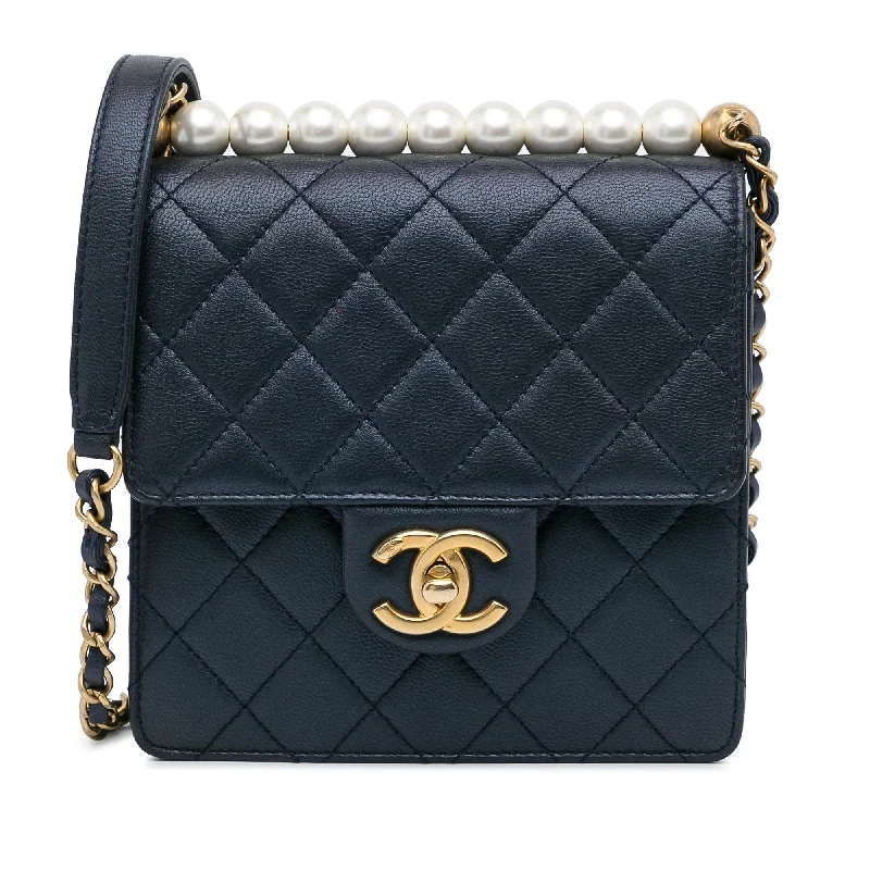 Buy CHANEL bags for women’s wardrobe -Chanel Mini Chic Pearls Crossbody (SHG-pRMwFk)