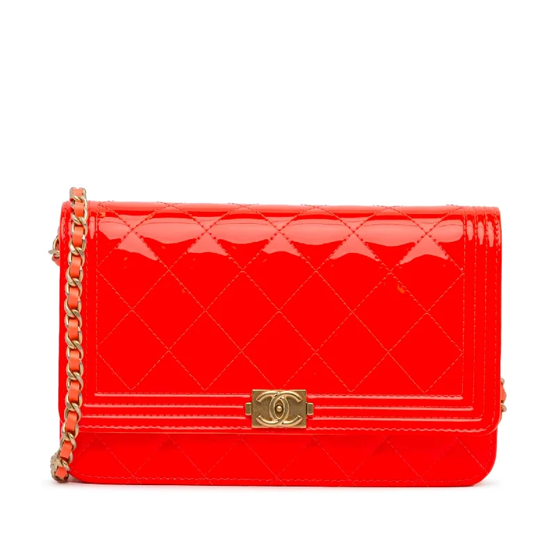 Stylish CHANEL bags for luxury lovers -Chanel Patent Boy Wallet on Chain (SHG-BWFqDW)