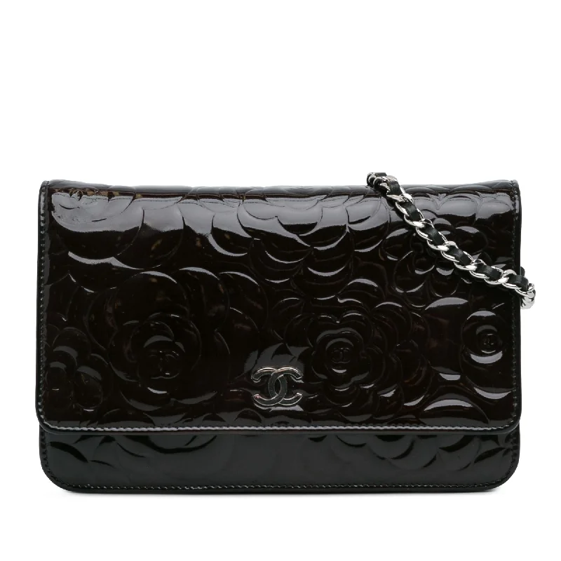 CHANEL bags for chic women -Chanel Patent Camellia Wallet On Chain (SHG-s5zcX3)