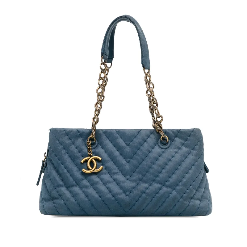 Chic CHANEL handbags for everyday use -Chanel Small Chevron Surpique Iridescent Calfskin Tote (SHG-sHtll6)