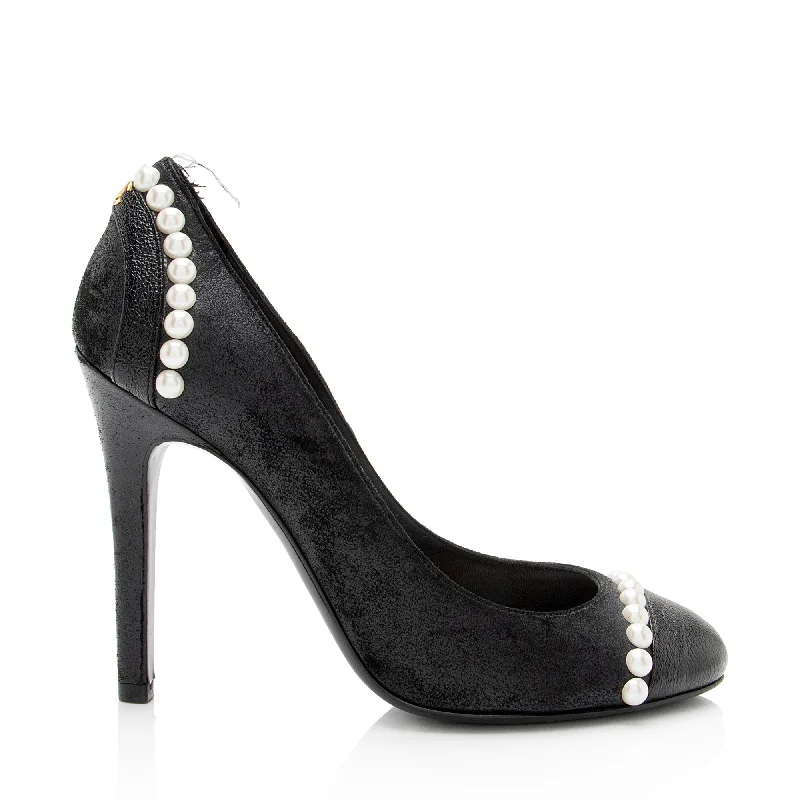 CHANEL pumps with elegant finishes -Chanel Suede Pearl CC Pumps - Size 6 / 36 (SHF-9755Wr)