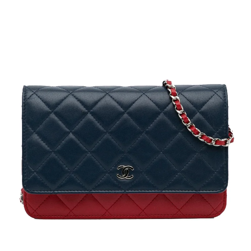 CHANEL bag with chain and leather combo -Chanel Tricolor CC Wallet on Chain (SHG-eSS2py)