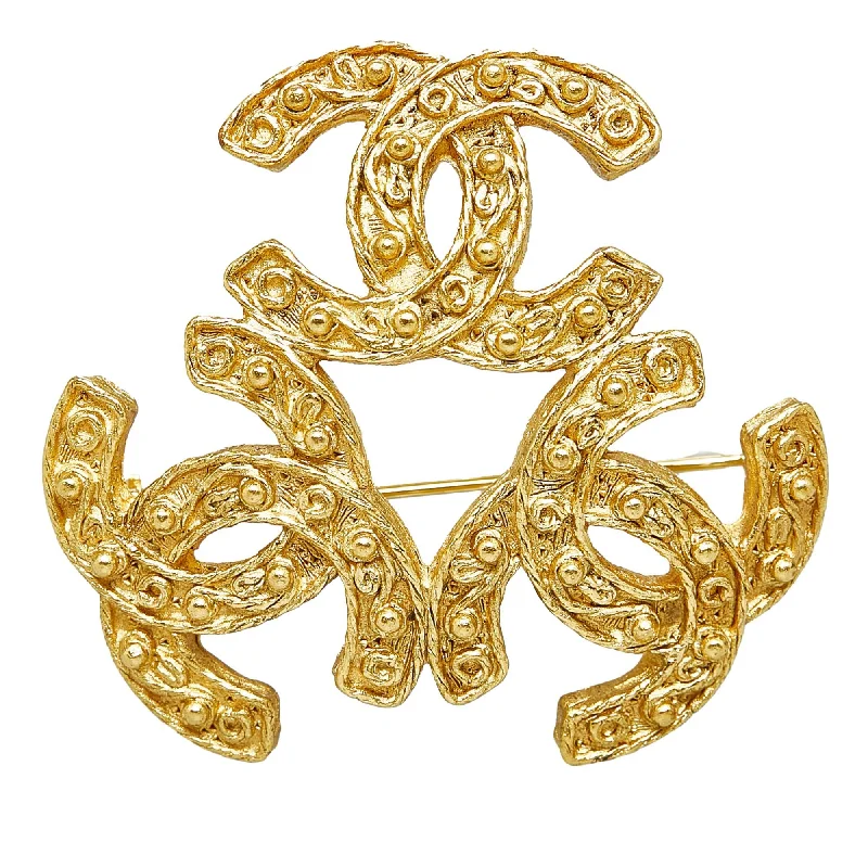 CHANEL gold necklaces for women -Chanel Triple CC Brooch (SHG-EvYBHU)