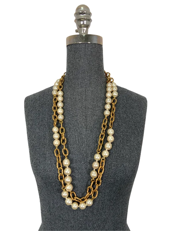 Luxury CHANEL necklaces with exclusive designs -Chanel Vintage 1993 Faux Pearl Chunky Chain Link Necklace