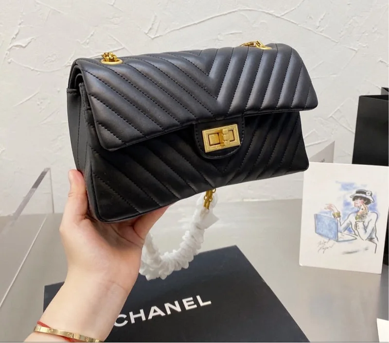 CHANEL bag with adjustable strap -Black Chanel woman handbag