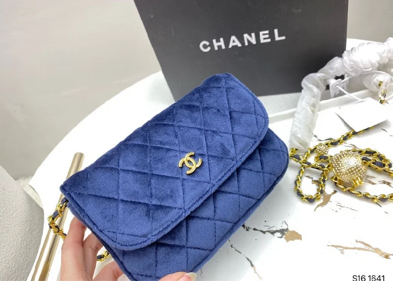 CHANEL bag with detachable chain -Blue suede Chanel woman handbag