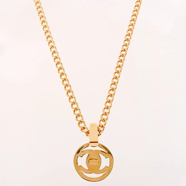 CHANEL rings with modern designs -CHANEL 1997 Made Round Cutout Turn-Lock Necklace