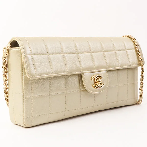 Exclusive CHANEL bags for collectors -Chanel Around 2002 Made Chocolate Bar Turn-Lcok Chain Bag Champagne Gold