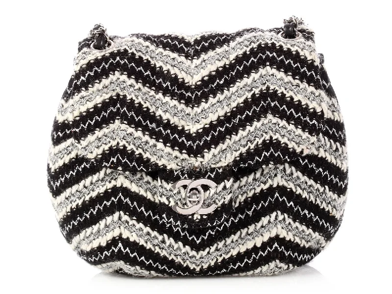 Buy classic CHANEL handbags -Chanel Black and White Tweed Handbag