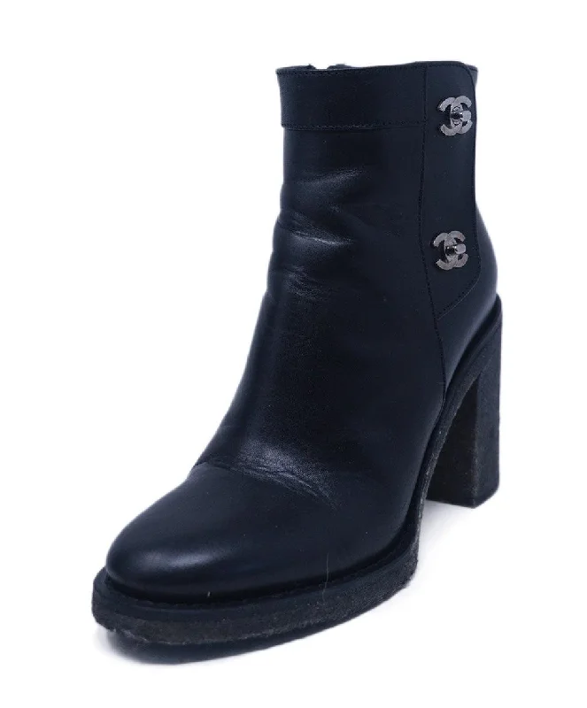 Stylish CHANEL boots for winter -Chanel Black Leather Turnlock Boots sz 9