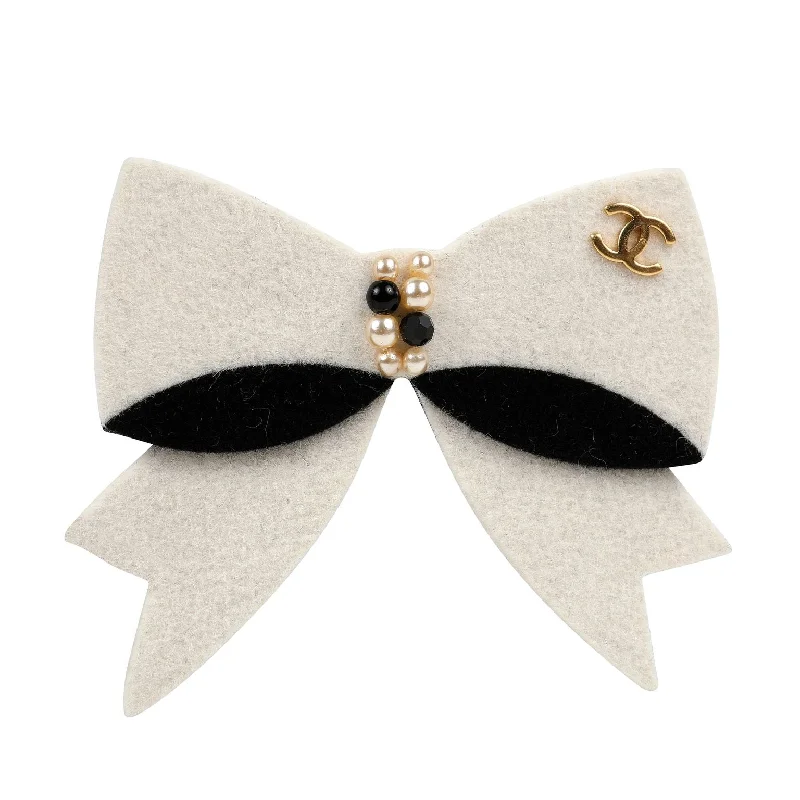 Buy CHANEL rings for every occasion -Chanel Black/White Felt Bow Brooch