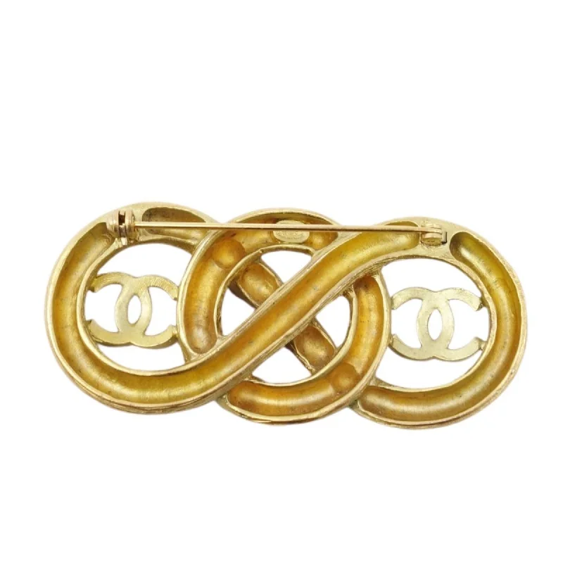 Luxury CHANEL jewelry with vintage flair -Chanel brooch 95C here mark ladies gold