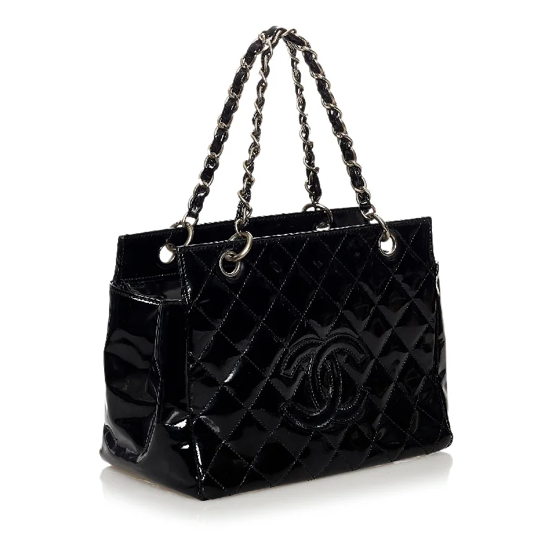 CHANEL bags with bold finishes -Chanel CC Matelasse Patent Leather Handbag (31017)