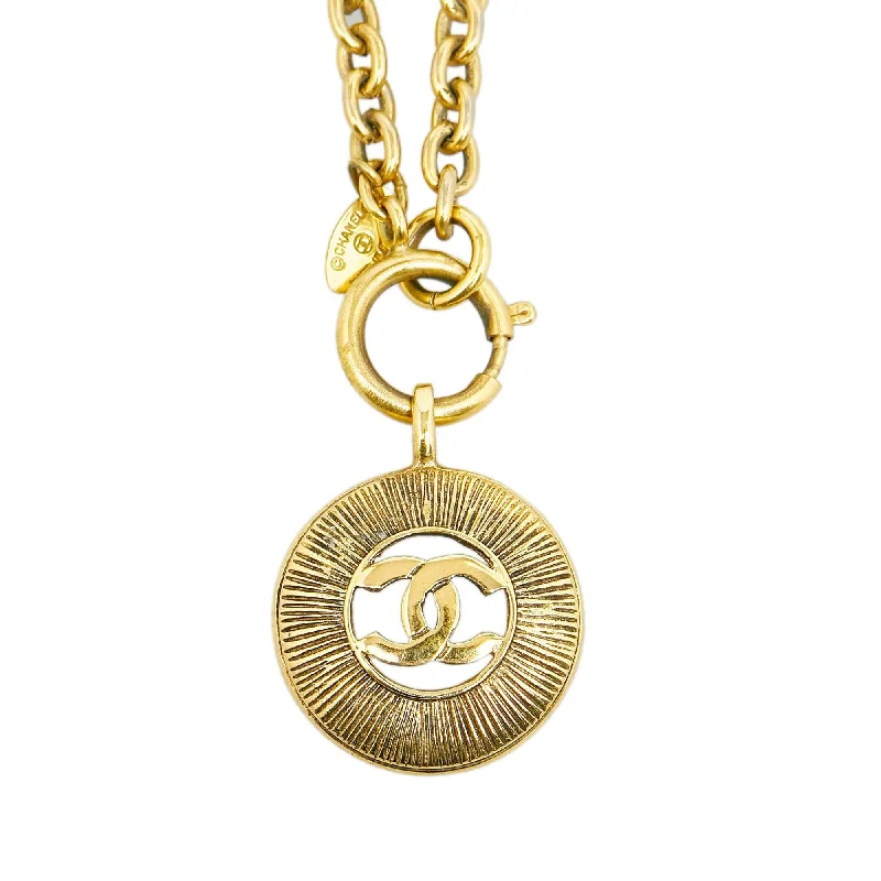 CHANEL gold-tone jewelry collection -Chanel CC Pendant Necklace (66NkO1)