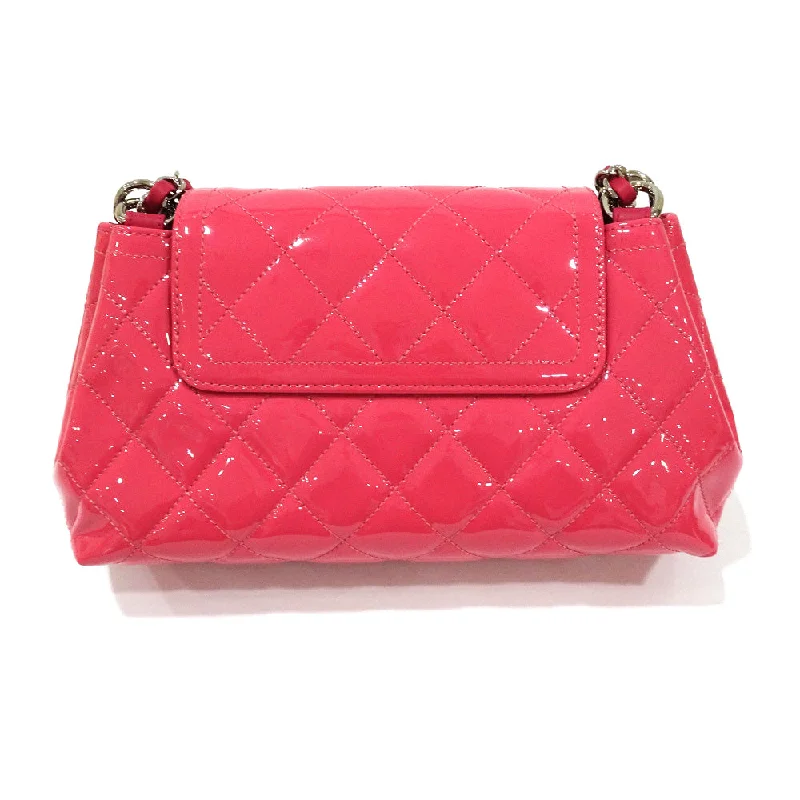 Popular CHANEL handbags in black -Chanel Chain Shoulder Bag Patent Leather Enamel Turn-Lock Coco  Pink A92779