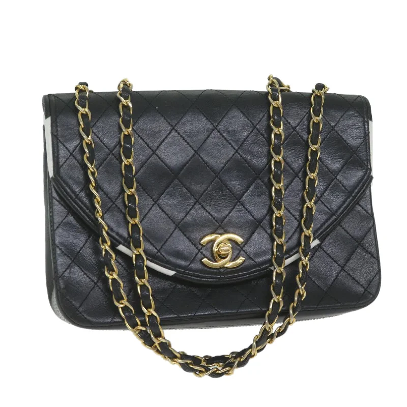 CHANEL bags in soft leather -CHANEL Matelasse Chain Shoulder Bag Lamb Skin Black White CC  bs10325