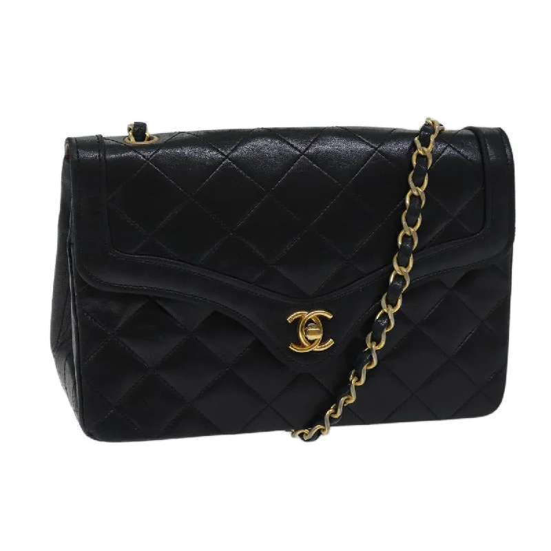 Pre-owned CHANEL bags for sale -CHANEL Matelasse Turn Lock Chain Shoulder Bag Lamb Skin Black CC  yk11890A