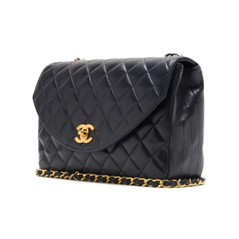 Buy CHANEL bags in exclusive designs -Chanel Matrasse Turn-Lock Round Flap Chain Shoulder  Black  Shoulder Bag  Bag Ladies Bag Hybrid 【 Delivery】 Netherlands Online