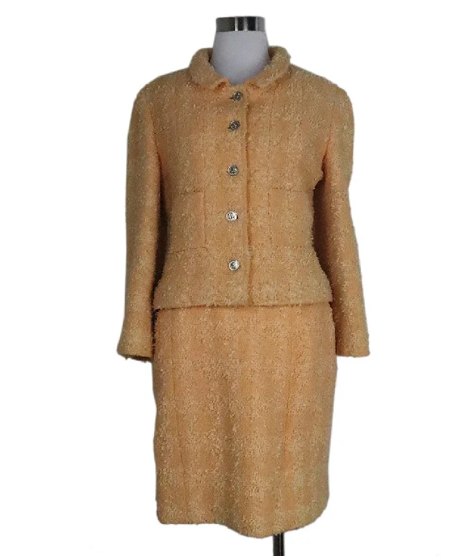 Designer CHANEL dresses for formal events -Chanel Vintage Peach Tweed Skirt Suit sz 4