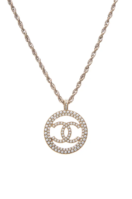 CHANEL watches with round faces -Faux Pearl CC Medallion Necklace