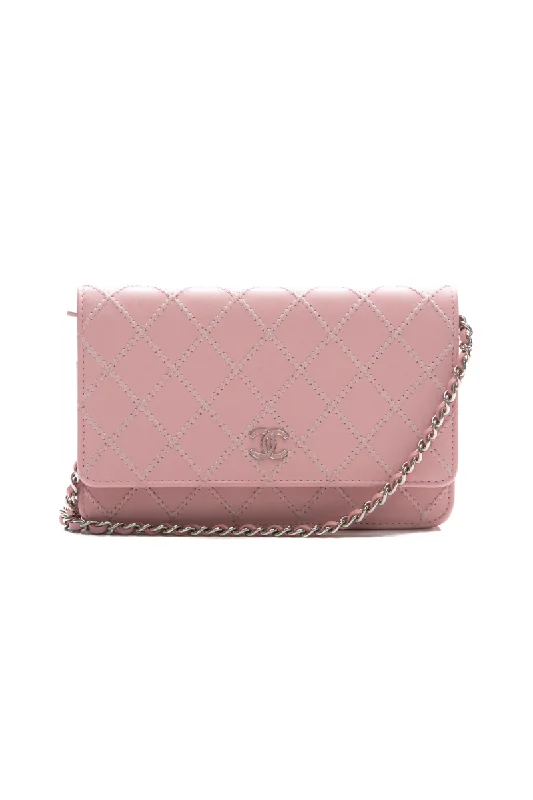 CHANEL bags for sophisticated outfits -Diamond Stitch Wallet on Chain