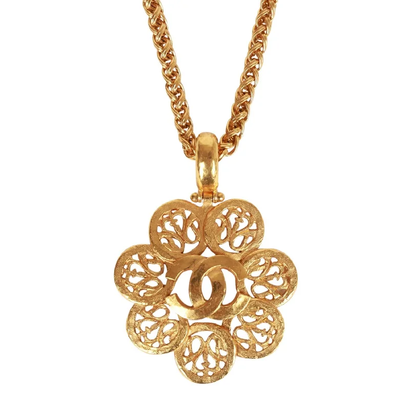 CHANEL luxury bracelets for women -Chanel Vintage Gold Plated Interlocking CC Medallion Necklace