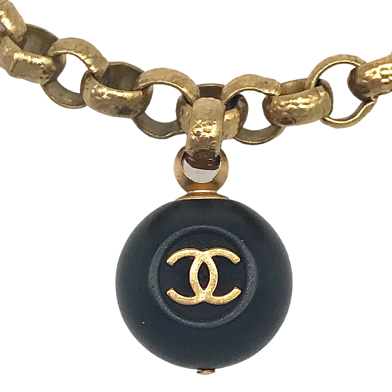 CHANEL accessories with gold-plated finishes -Vintage Chanel Necklace (COLLECTIBLE)